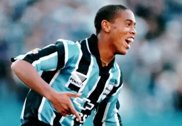 巴西传奇济科拜访鹿岛市市长，并称希望鹿岛鹿角夺冠.