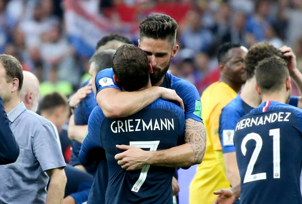 米卢为苏超徐州队助威，并用中文喊话“徐老大，加油！”.